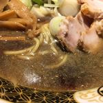 すごい煮干ラーメン凪 - コクのあるタレになった煮干しスープ