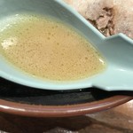 横浜家系ラーメン たくみ家 - スープ