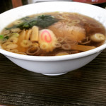 味よし食堂 - 横からのアングル。
      今日は、ほうれん草、美味しい。