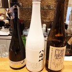 八海山 千年こうじや - 旬の飲み比べセット（1,500円）
      ・瓶内二次発酵酒 あわ八海山
      ・純米吟醸八海山 雪室貯蔵三年
      ・八海山しぼりたて原酒 越後で候一年貯蔵