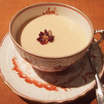 ジャッジョーロ ハーブハウス - 薔薇のロイヤルミルクティー(1470円)