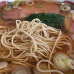 支那そば専門店 見晴亭 - 「支那そば」（700円）の麺アップ