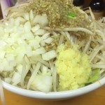 秀 - 野菜豚そば　ニンニク　生姜　玉ねぎ