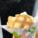 世界で2番めにおいしい焼きたてメロンパンアイス - 名物メロンパンアイス♪