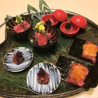 西麻布けんしろう - ユッケとお刺身の盛り合わせ