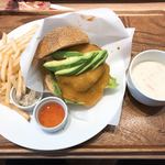 SEIJO ISHII STYLE DELI&CAFE - 【2018年02月】フレッシュアボカドチーズバーガー@990円、提供時。