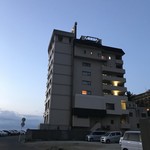 食べるお宿 浜の湯 - ホテルの外観　夜明け