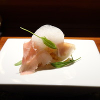 TACUBO - ◆北海道天然ホタテフリット、蕗の薹の泡、生ハム 帆立も甘いこと。フリット衣がサクサクでいい食感。生ハムの味わいも塩気が程よく好み。