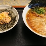 中華そば 麺や食堂 - 中華そばセットA(950円税込)は、"中華そば"に"鶏マヨ丼"が付いた♪