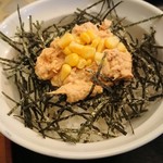 中華そば 麺や食堂 - Aセットの鶏マヨ丼は、ペースト状の鶏肉がマヨネーズで和えられ、ほんのりと甘めの出汁でまとめられていた。