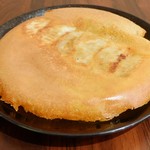 Orion Gyouza - チーズ羽根餃子。カリカリチーズで出来た羽ががよりいっそう美味しさを引き立たせます。