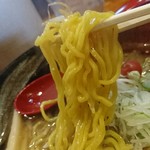 らーめん吉山商店 - 中太縮れ麺
