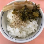 大公 - 無料トッピングの メンマと高菜を乗せて！