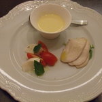 Tremani - 前菜　鶏は低温ロースト。