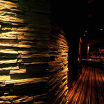 バー カヴァロ - [2F]英国の古城をイメージした空間デザイン