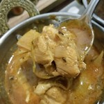 イーマサラ - チキンと筍のカレー、リフトアップ。
