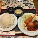 グリル ロン - ●Cセット  1050円税込
      ・合挽ハンバーグ
      ・エビフライ
      ・カニクリームコロッケ
      （ライス大盛、みそ汁付）
      ライスは大盛は平日無料。