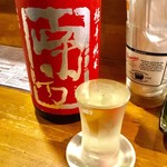 立喰酒場　金獅子 - 「日本酒 南方」(490円)。これは完全にこの店のネタ。南方、大阪では“みなみがた”と読むが、これは“みなかた”と読む。店は、西中島南方(にしなかじまみなみがた)にある。