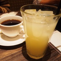 grigio la tavola - 