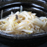 豆芽拌菜280日元 (含税308日元)