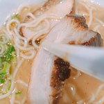 赤麺 梵天丸 - 分厚いチャーシュー2枚