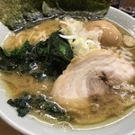 鶴一家 - トップフォト 豚骨ラーメン