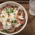 熟成ステーキ 博多肉八 - ローストビーフ丼