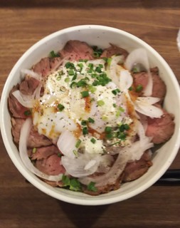 熟成ステーキ 博多肉八 - ローストビーフ丼