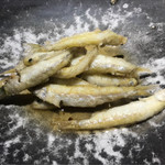 銀座 盡 - 愛媛の鮎のフリット、玉ねぎとビネガー、橙の香り～