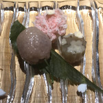 銀座 盡 - 道明寺、白餡、紅秀峰のサクランボ、練り菓子、桜羊羹