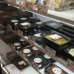 ええもんや - かね万サンの商品が並ぶ