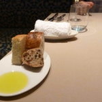 ペッシェ・ロッソ - 米山さんのバケットと自家製のパン