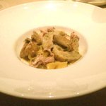 ペッシェ・ロッソ - ウサギとアーティチョークの白ワイン煮込み　タリアテッレ