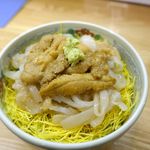 馬子とやすべ - 「生うに・いか丼」は、うにもいかもたっぷりでボリューム満点！