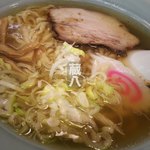 蔵八 - ラーメン:叉焼・メンマ・なると・ネギが基本トッピングです。