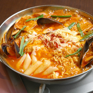 “Cheese Tteokbokki Hot Pot”, which is very popular among Korean women, is now available!!