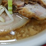 ラーメン二郎 - 油膜を撮ったつもりが、これじゃわからないかな(^^;