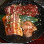 Yakiniku Heijo En - お肉アップ　（カルビ・はらみ・豚カルビ味噌・鶏ももタレ）
