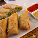 RICE AND COMPANY - 野菜春巻き 10ドル