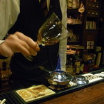 Bar Agit - アルコールランプでバーボンを温める　まずは小さな火で・・・