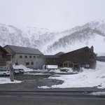 五色温泉旅館 - ＧＷ前、道路はニセコ湯本側のみ除雪