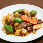 Stir-fried beef with oysters