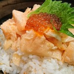 やきとり まぐろ 丼 奏栄 - 鮭イクラ丼
            これまた旨い