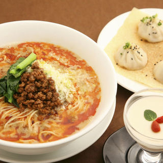 There is a wide selection of dishes with the theme of ``Gourmet & Healthy''. Lunch is also fulfilling ◎