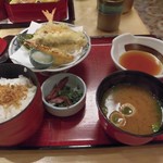 Washoku Nabedokoro Sushi Han - 季節の昼膳