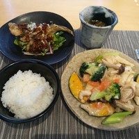中國菜 心香 - ふわふわ鶏むね肉とブロッコリー、南瓜、野菜の香港式豆腐チーズ炒め、日替わりランチ1,080円