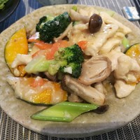 中國菜 心香 - 上品な塩味とコクの腐乳ソースが、しっとり柔らかな鶏や野菜にまろやかにからむ～