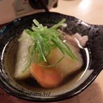 季節の旨いものと酒 さわ - お通しの煮物