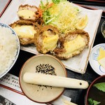 Takao Rengaya - 人気メニュー、地鶏チーズかつ御膳です。庄内産地鶏にたっぷりのチーズを。