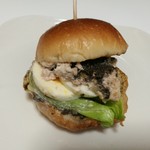 ル・プチメック - 卵やツナにアンチョビ、オリーブのタプナード、ドライトマトがマッチ、プチサンド（ニソワーズ）190円